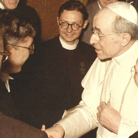 Hoyle meeting the Pope at a scientific meeting in Rome in 1957. Hoyle photographs.