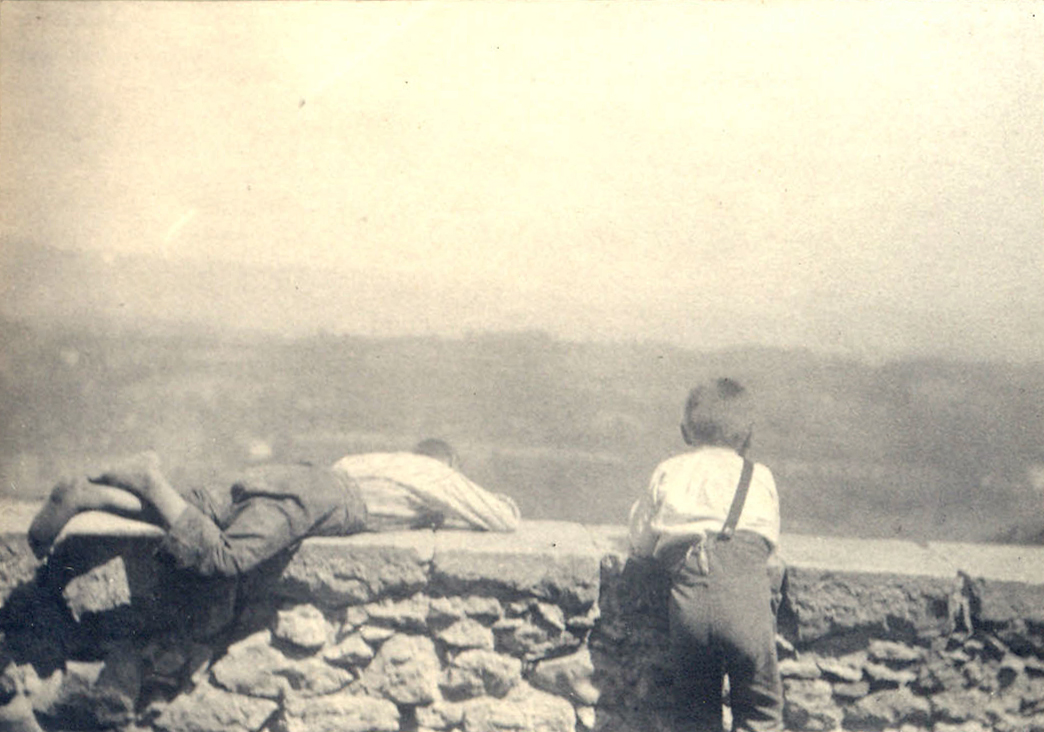 Boys looking over Wall. Veroli. 1893 (Album 3/8/3)