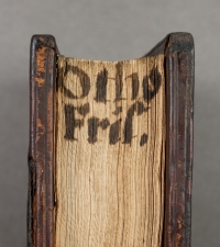 'Otho Fris.' inked on the foredge of the volume