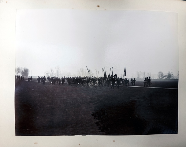 LMBC parade across Midsummer Common