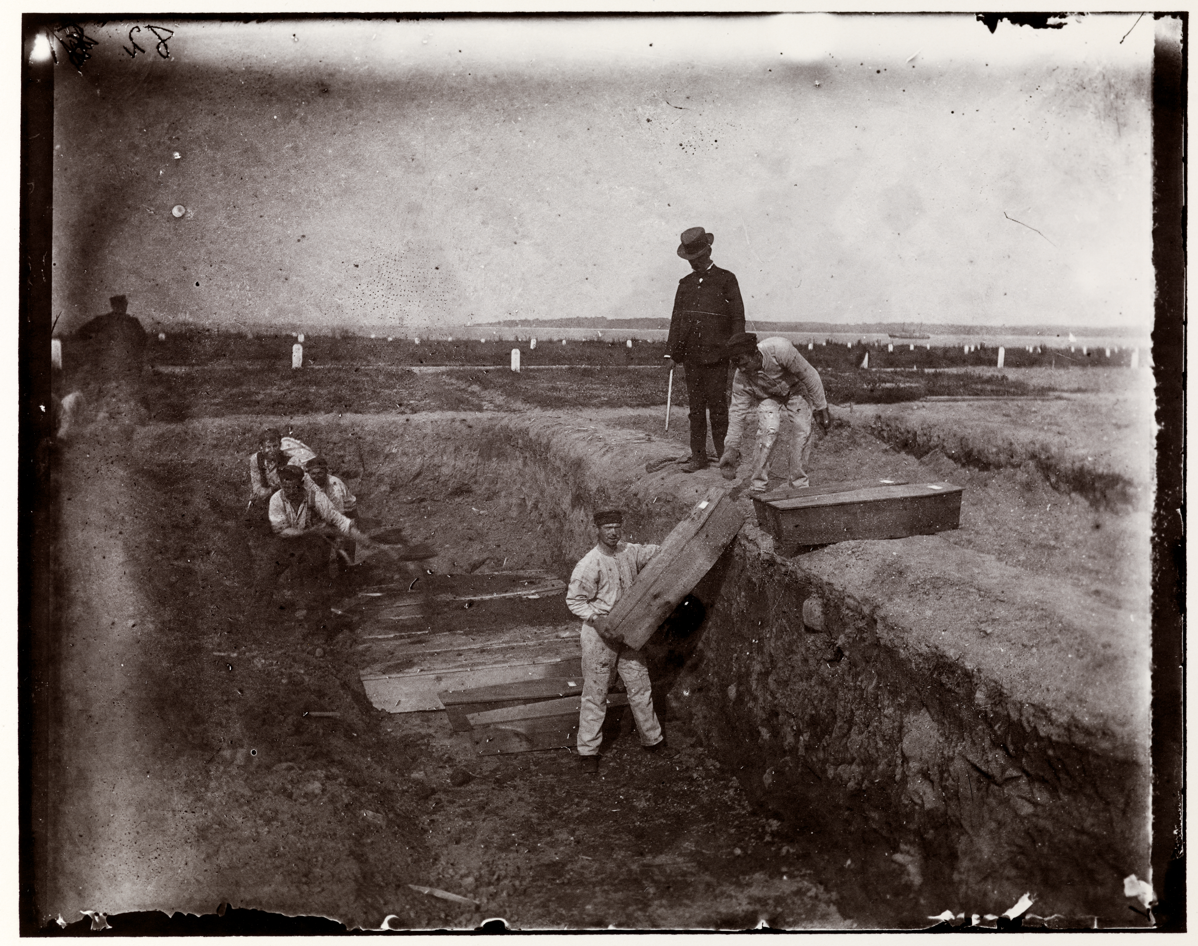 Hart Island archive burials photo