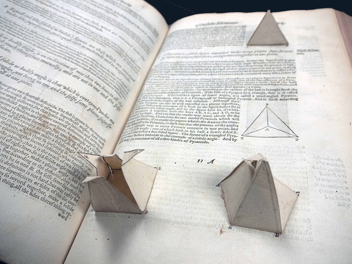 The 1570 edition of Euclid included three-dimensional fold-outs.