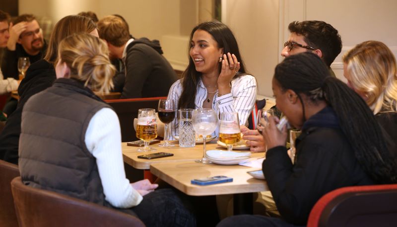 Social Quiz in the Bar