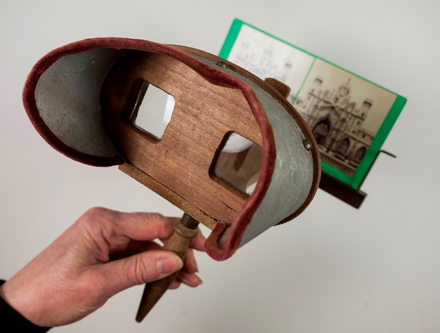 Stereoscopic viewer